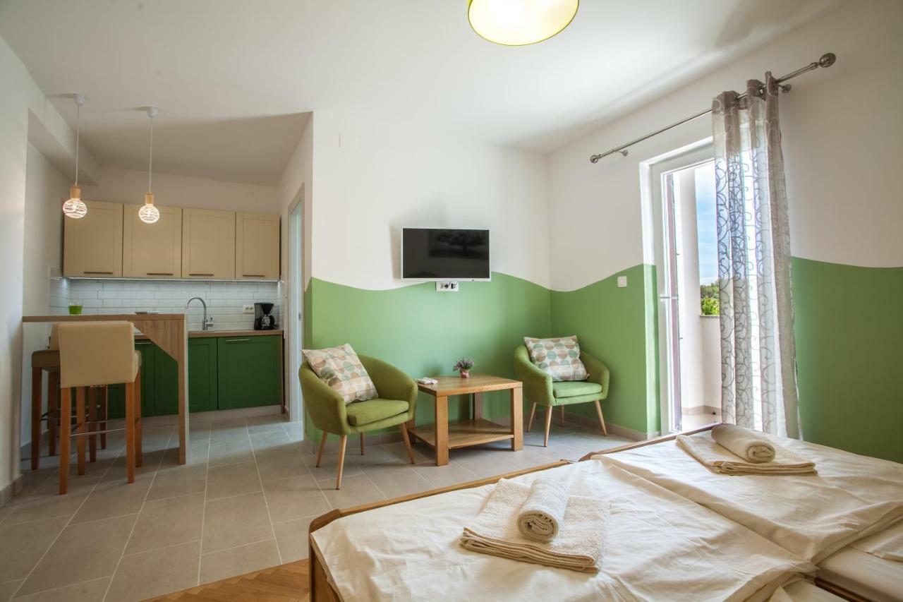 Guesthouse Maver Cres Exterior photo